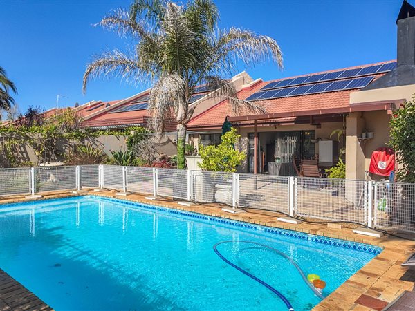 3 Bedroom Townhouse 3 Bedroom Townhouse