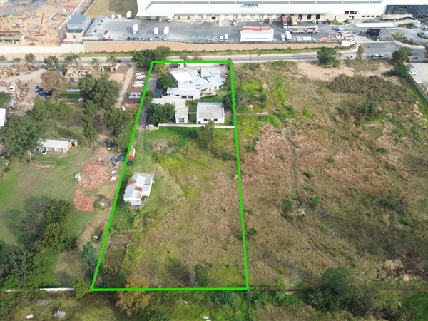 8 741 m² Land