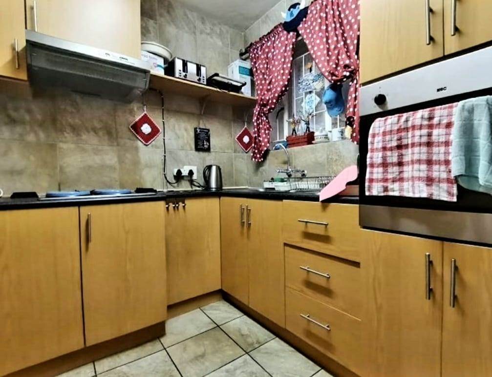 2 Bed Townhouse in Pretoria Gardens photo number 6