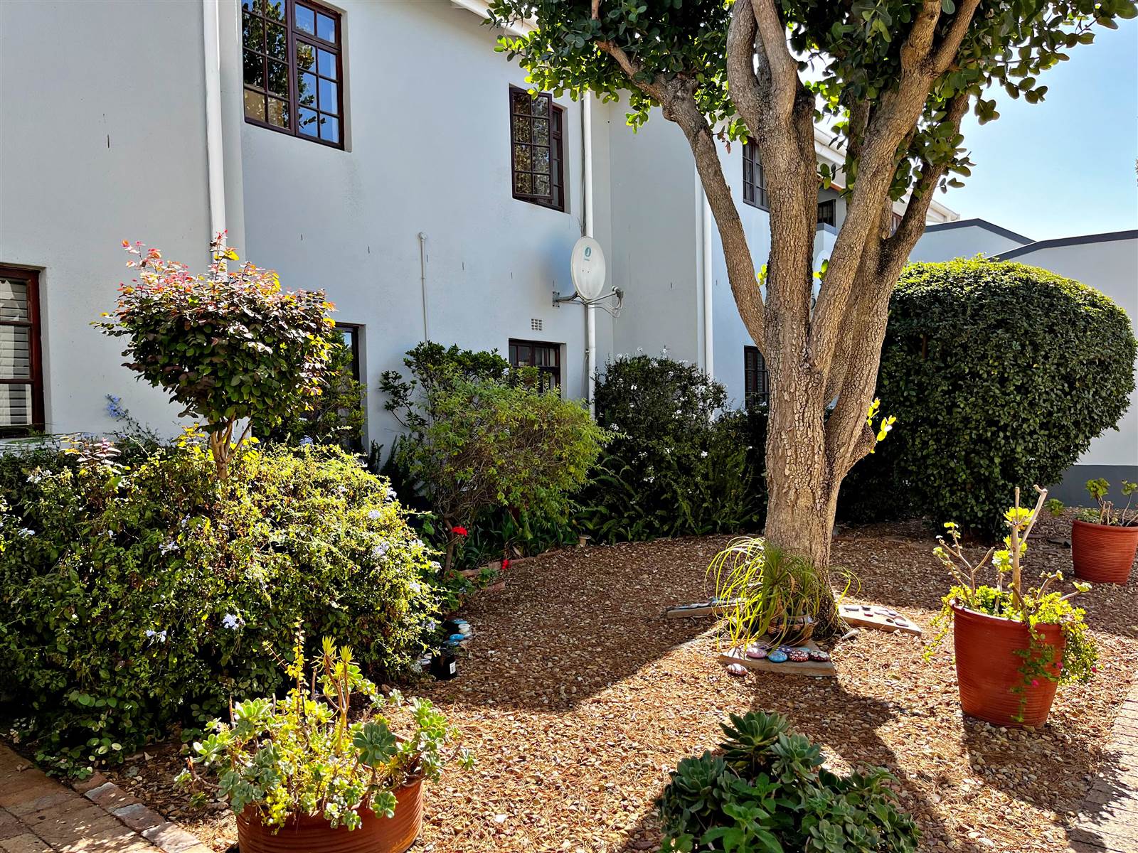 2 Bed Apartment in Edgemead photo number 15