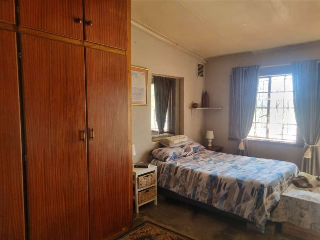 6 Bed House in Upington photo number 10