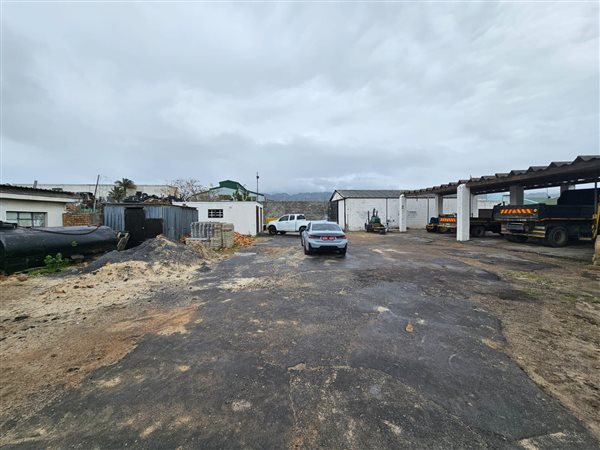 1319 m² Land available in Strand Central