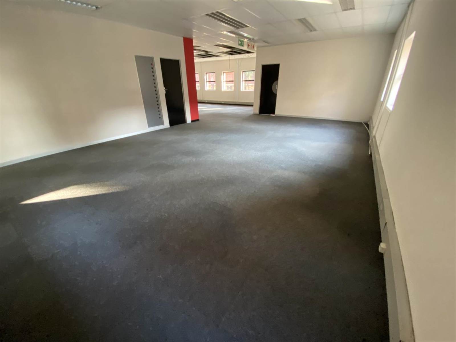 514  m² Office Space in Randjespark photo number 5