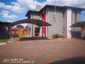 3 Bed Apartment in Vanderbijlpark CE5