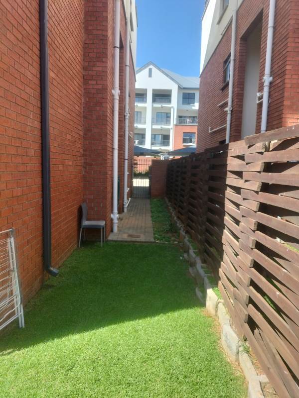 3 Bed Apartment in Greenstone Hill photo number 13