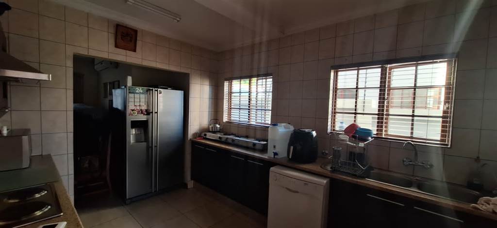 4 Bed Townhouse in Mokopane photo number 7