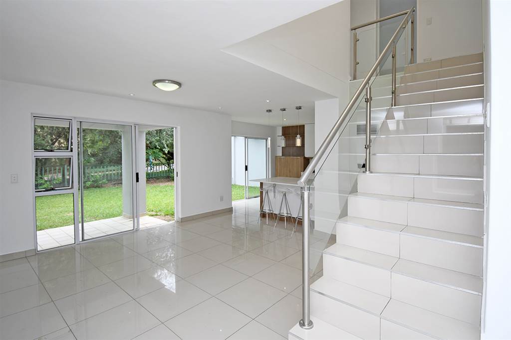 3 Bed House in Dainfern Golf Estate photo number 3