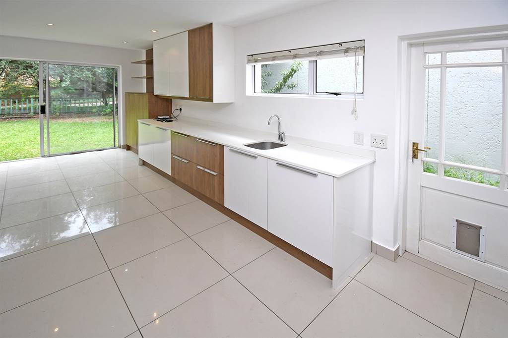 3 Bed House in Dainfern Golf Estate photo number 9
