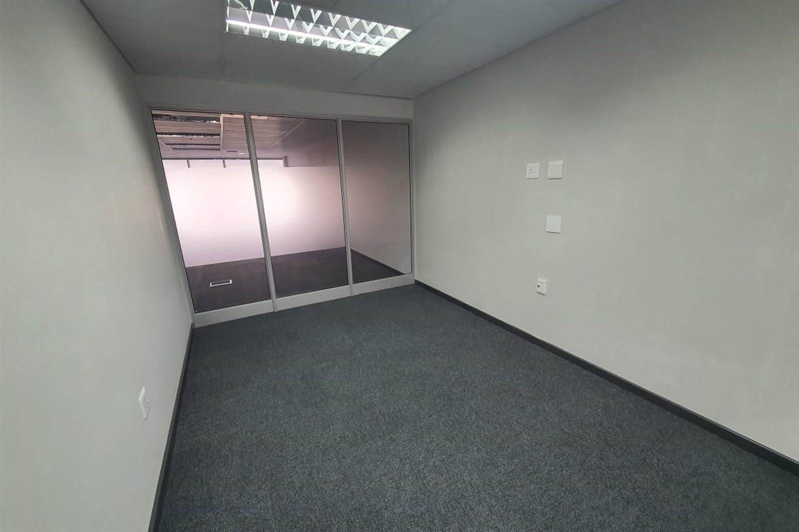 295  m² Commercial space in Humerail photo number 27