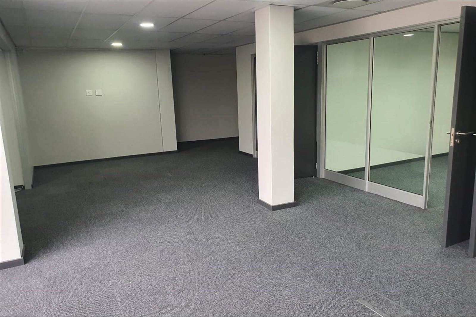 295  m² Commercial space in Humerail photo number 28