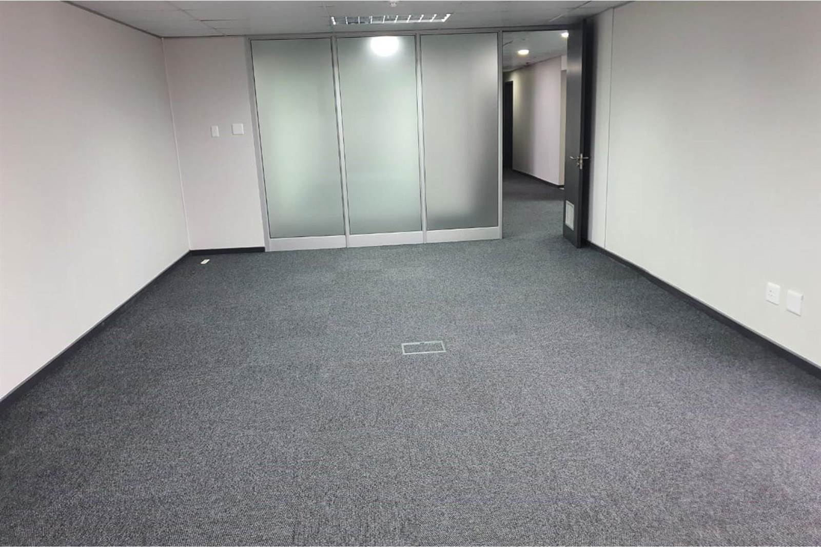 295  m² Commercial space in Humerail photo number 26