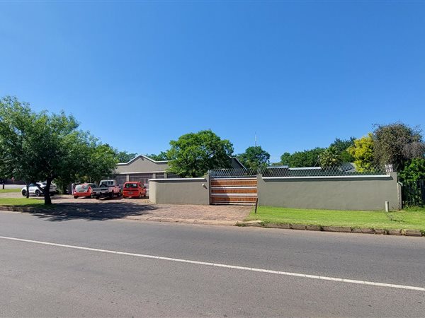 530  m² Commercial space in Middelburg Central
