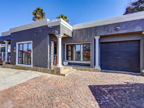 4 Bedroom House 4 Bedroom House