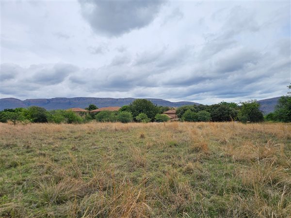 1 761 m² Land