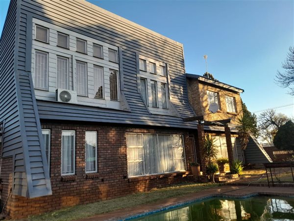 4 Bedroom House 4 Bedroom House
