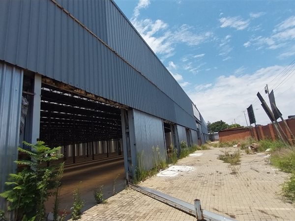 16000  m² Industrial space in East Lynne