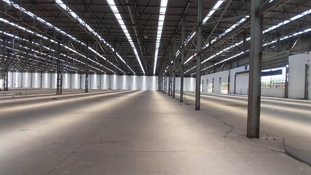 16000  m² Industrial space in East Lynne photo number 5