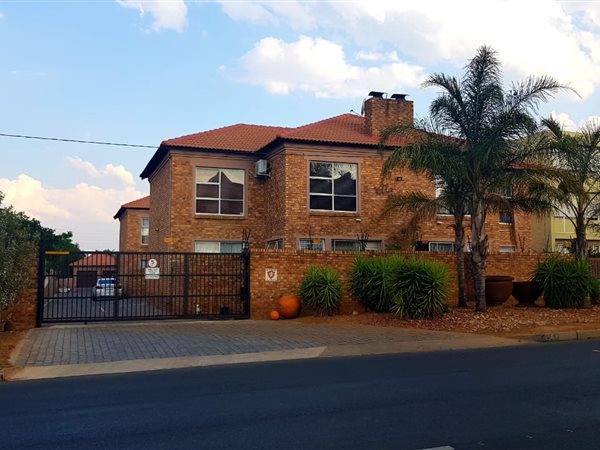 2 Bedroom Townhouse 2 Bedroom Townhouse
