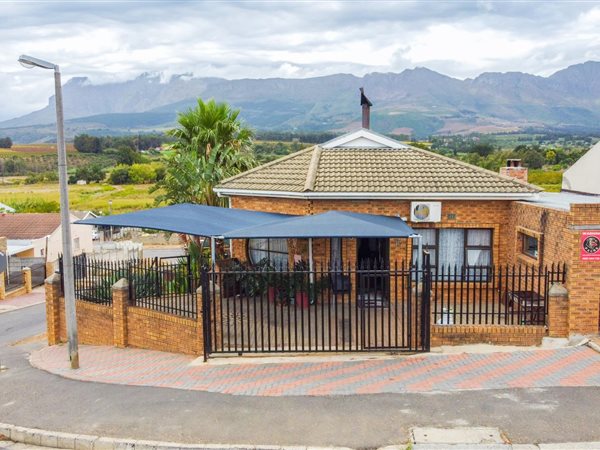 5 Bedroom House 5 Bedroom House