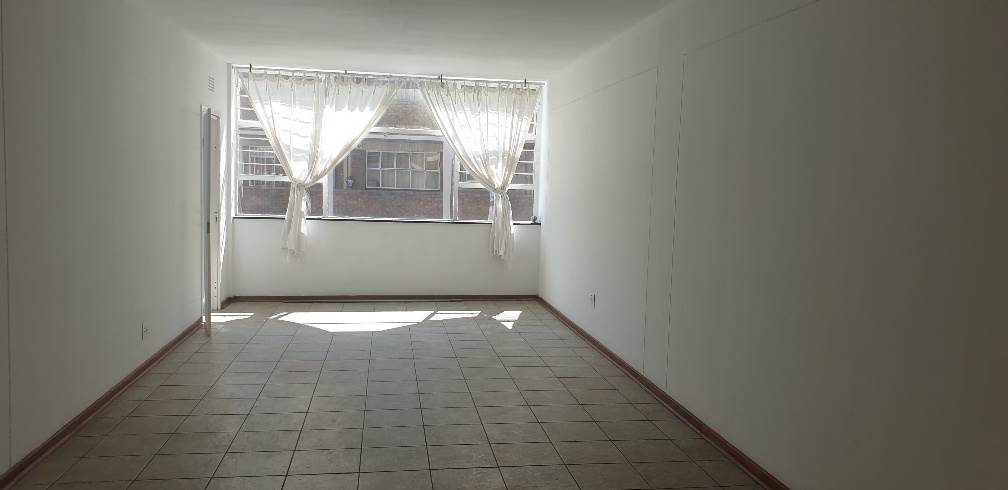 3 Bed Apartment in Eastleigh photo number 13