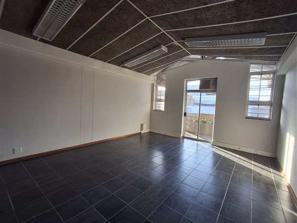 48  m² Commercial space