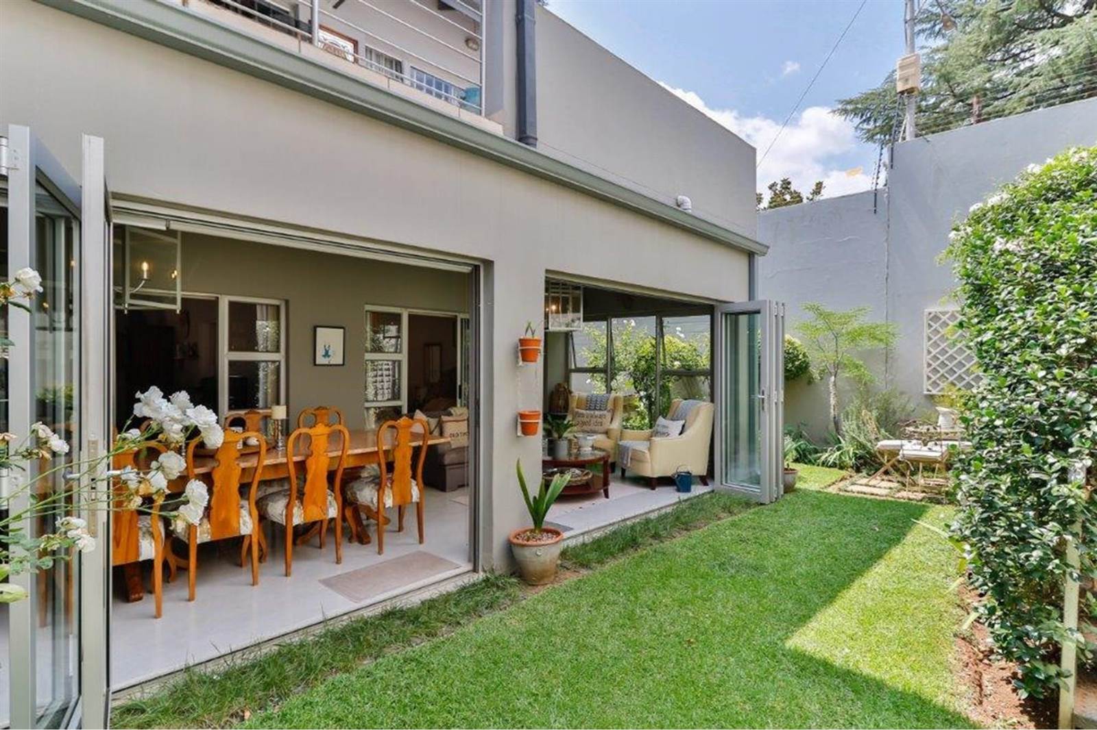 2 Bed Townhouse in Craighall photo number 3