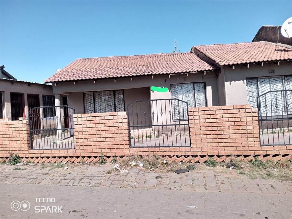 2 Bed House in Tembisa photo number 15