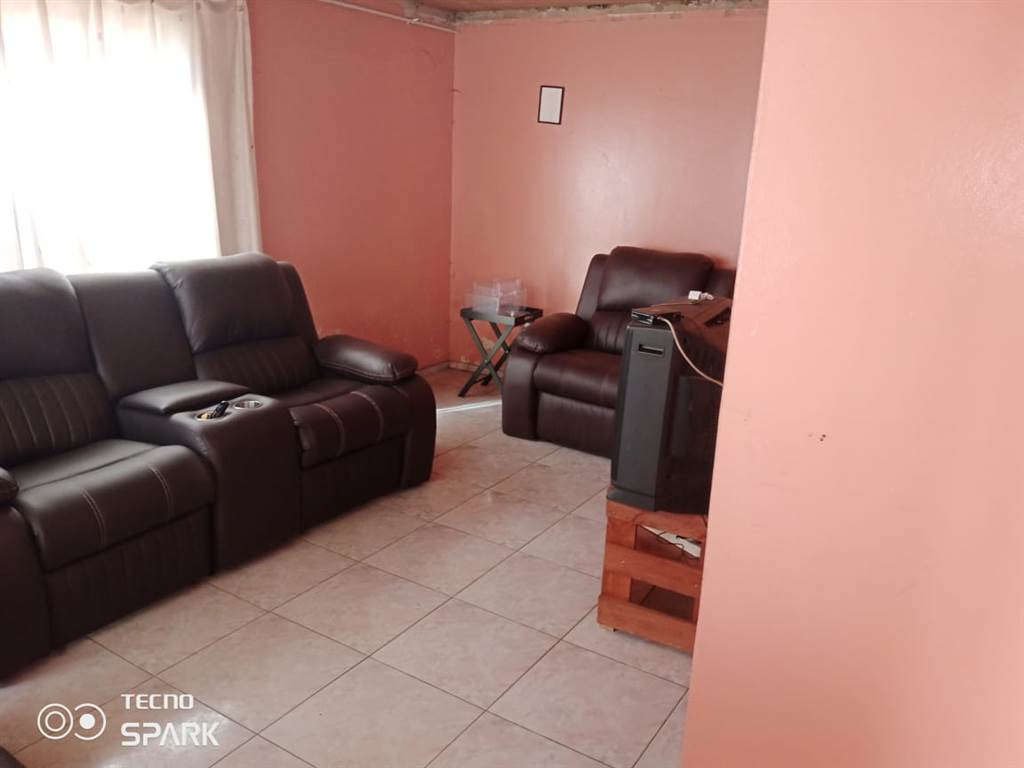 2 Bed House in Tembisa photo number 18