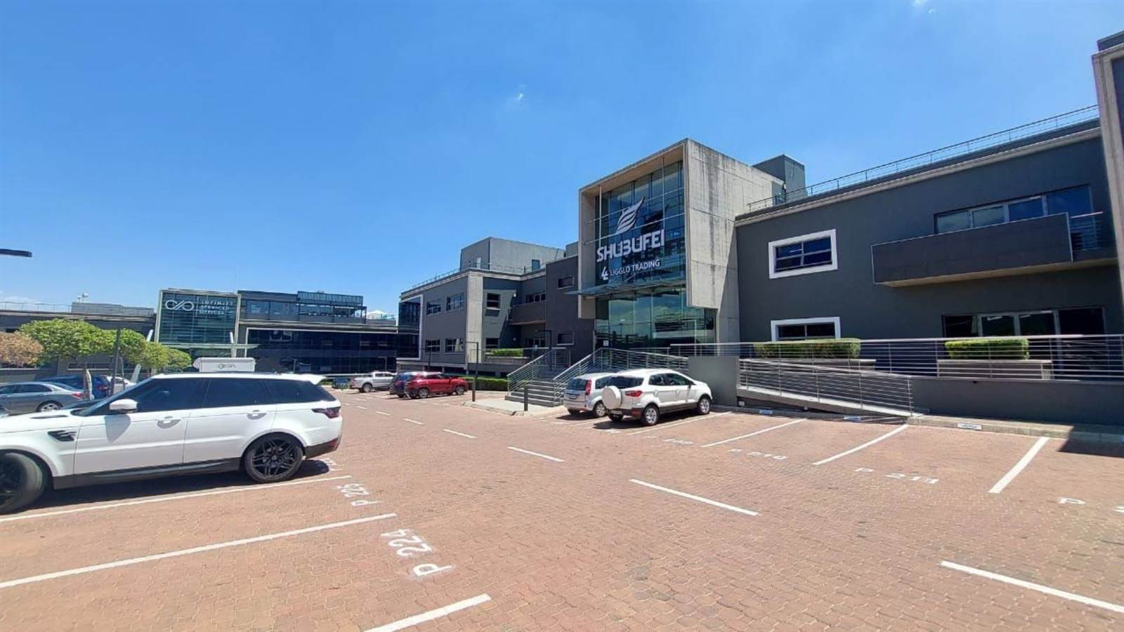 211  m² Commercial space in Fourways photo number 1