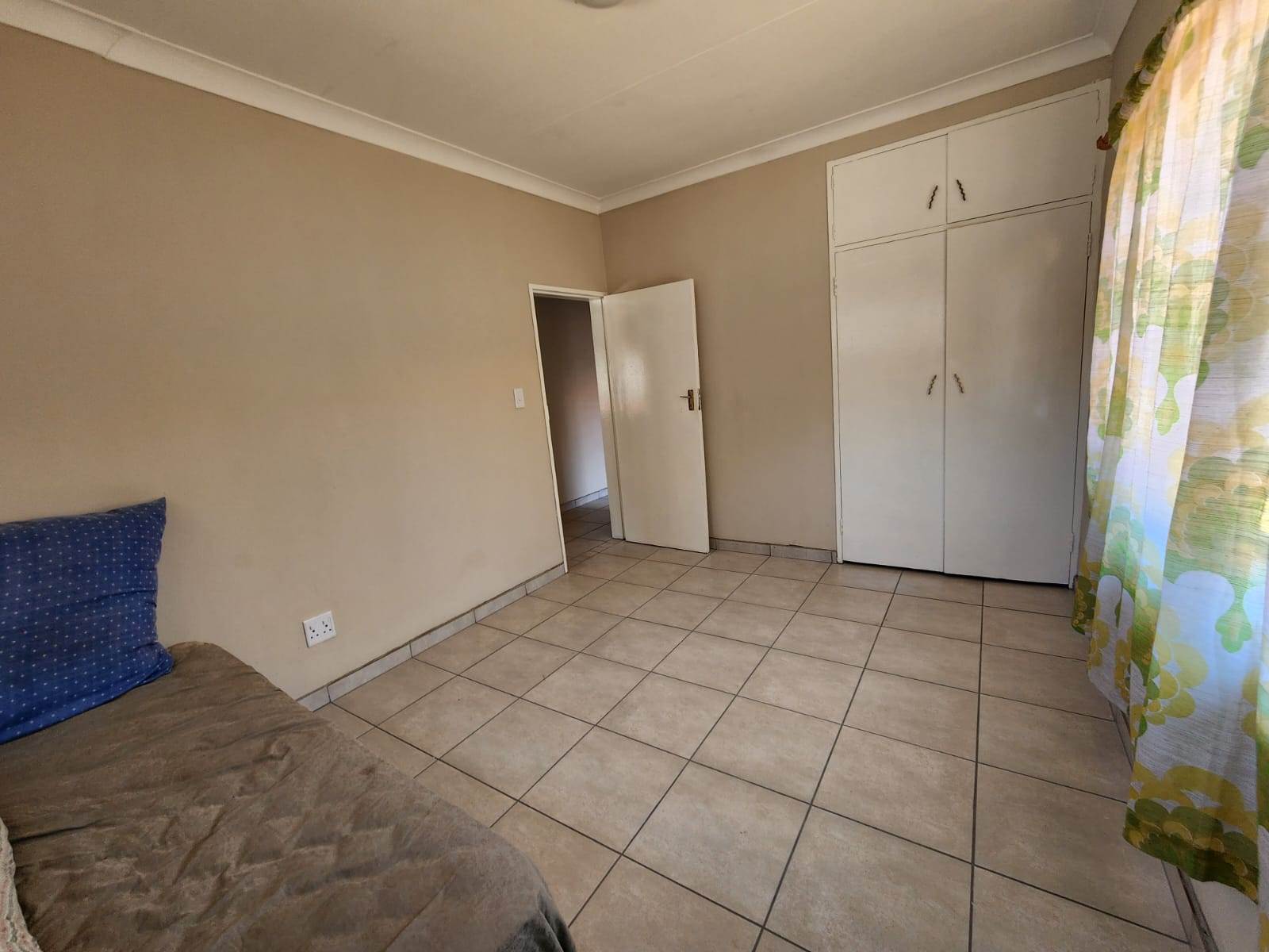 3 Bed House in Daspoort photo number 11