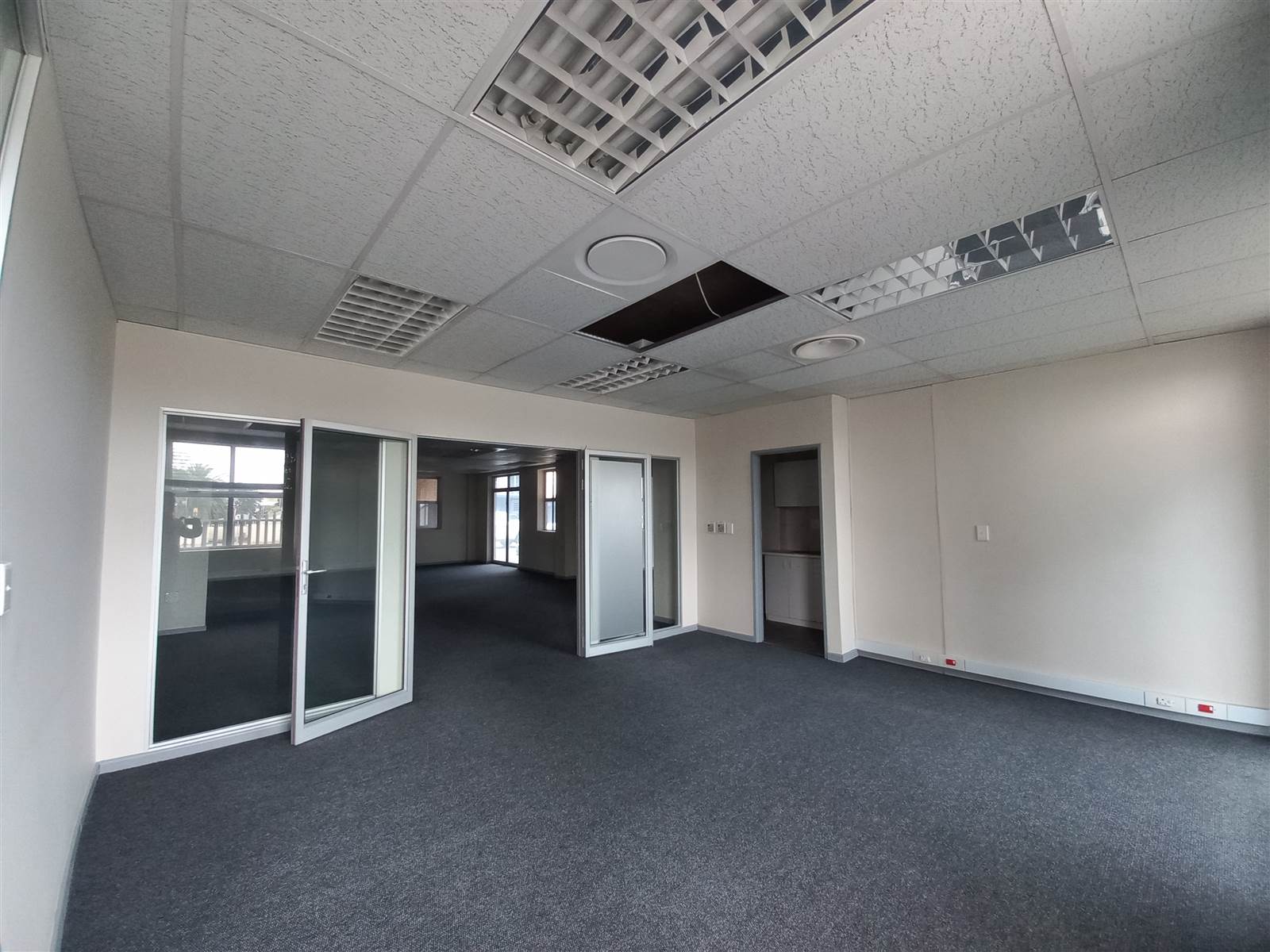 300  m² Commercial space in Milnerton Central photo number 2