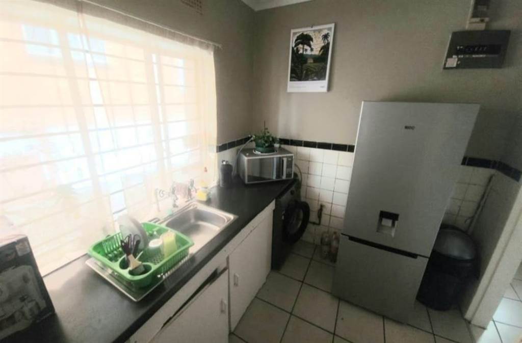 2 Bed Townhouse in Rosettenville photo number 8