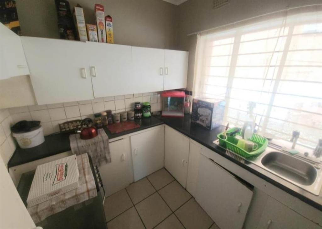 2 Bed Townhouse in Rosettenville photo number 7