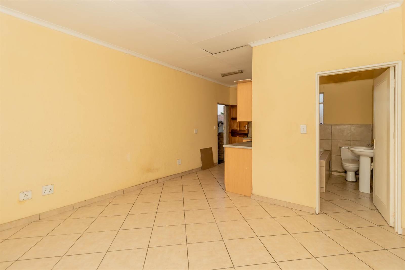 2 Bed Apartment in Krugersrus photo number 10