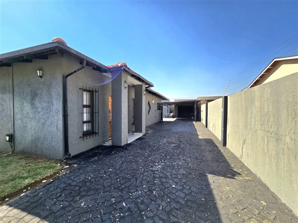 4 Bedroom House 4 Bedroom House