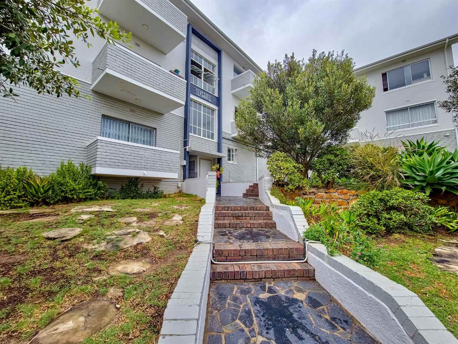 2 Bed Apartment in Vredehoek photo number 12