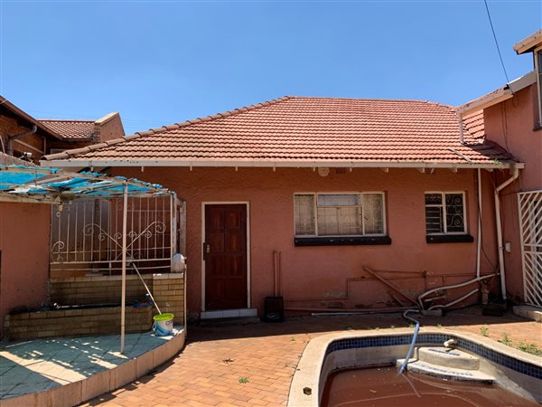 4 Bed House in Homestead Park