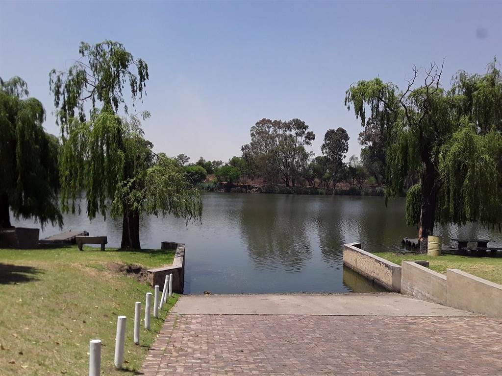 630 m² Land available in Riverspray Lifestyle Estate photo number 1