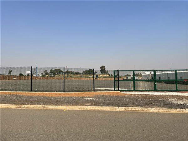 12 000 m² Industrial space 12 000 m² Industrial space