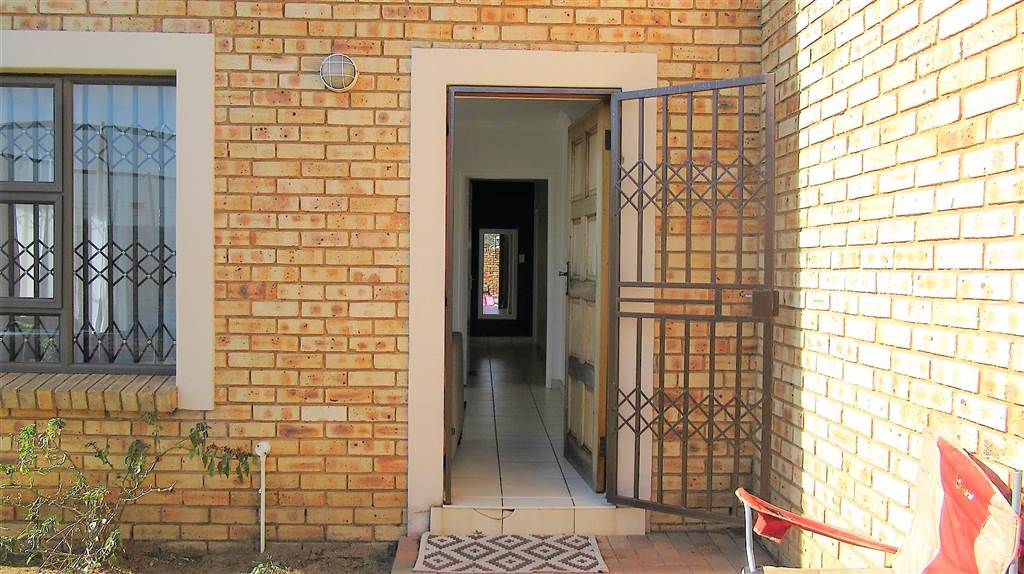 2 Bed House in Brakpan Central photo number 5
