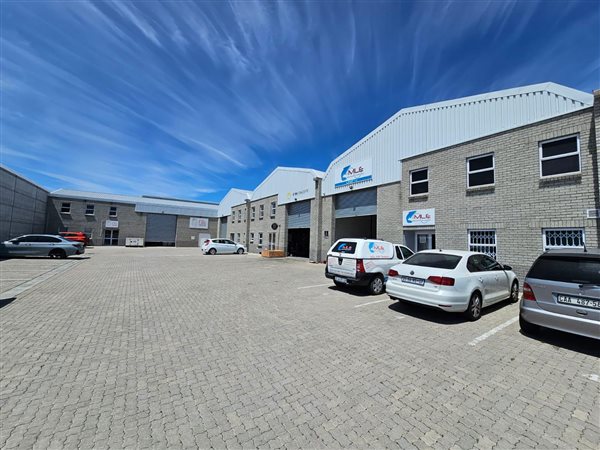 355  m² Industrial space in Firgrove