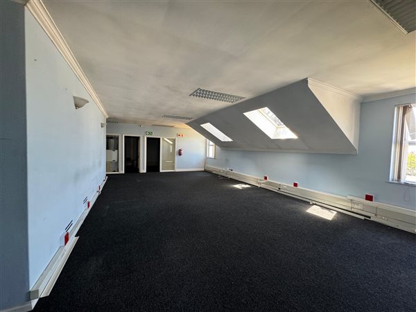 335  m² Commercial space