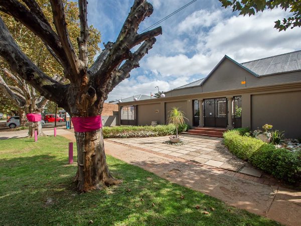 152  m² Commercial space in Krugersdorp North