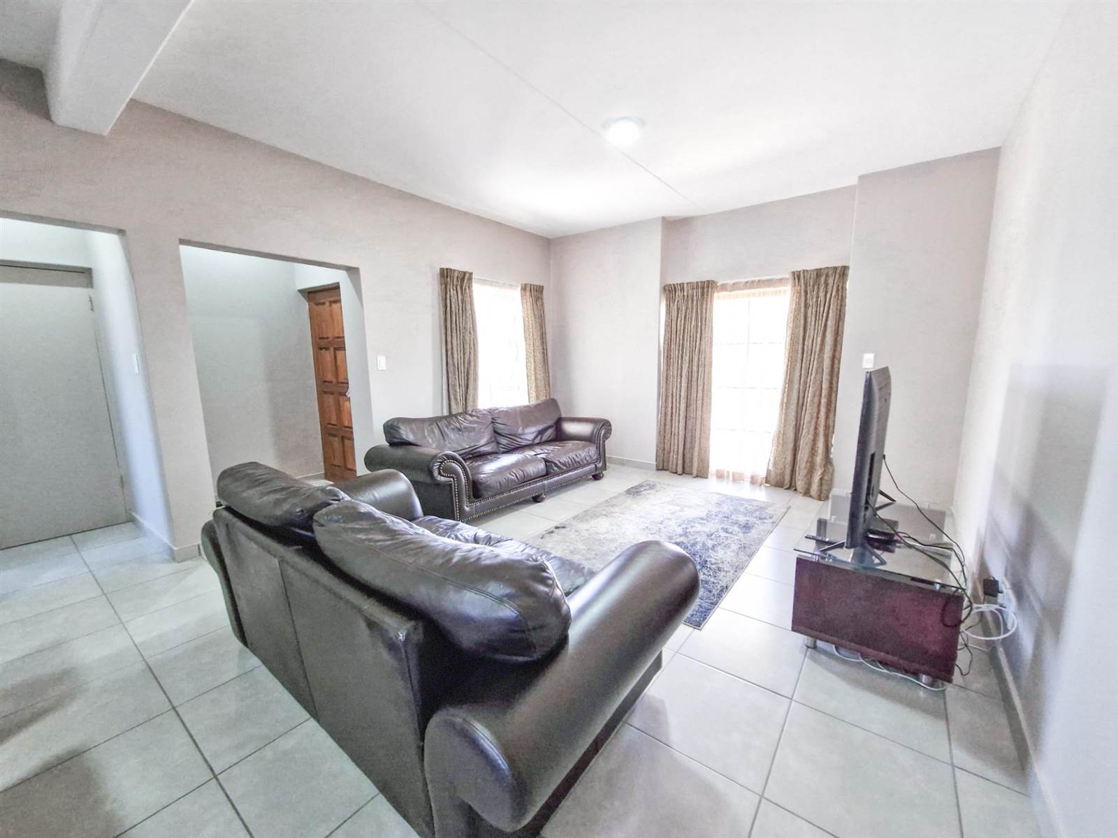 4 Bed House in Boschkop photo number 5