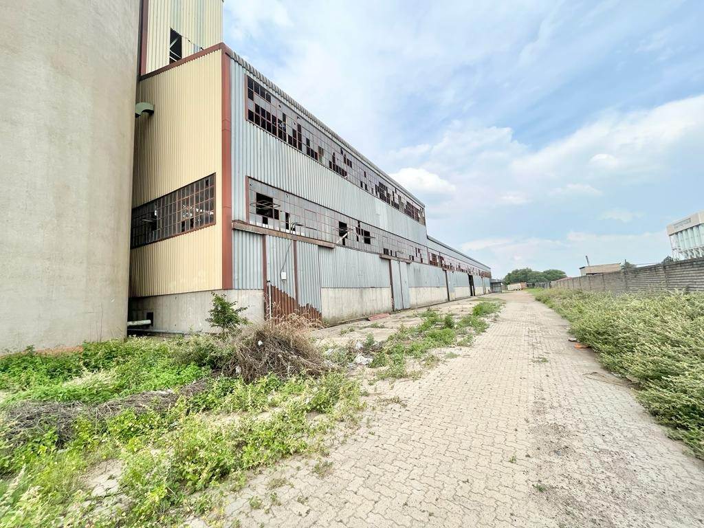 3542  m² Commercial space in Mafikeng photo number 9