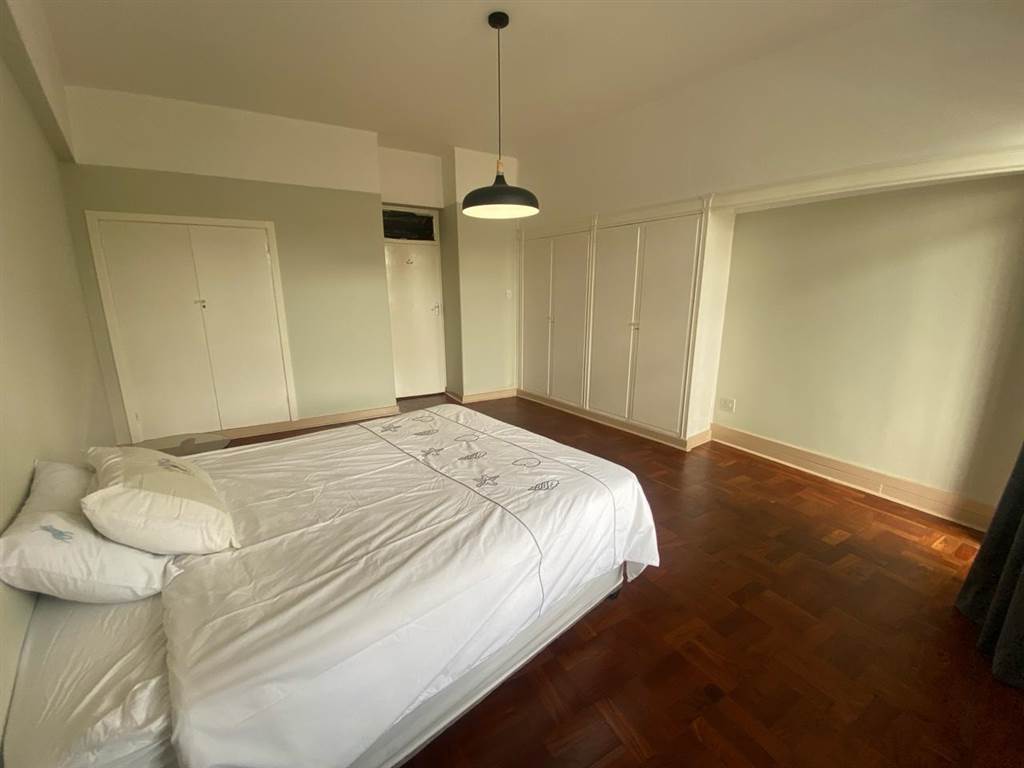 1 Bed Apartment in Houghton Estate photo number 8