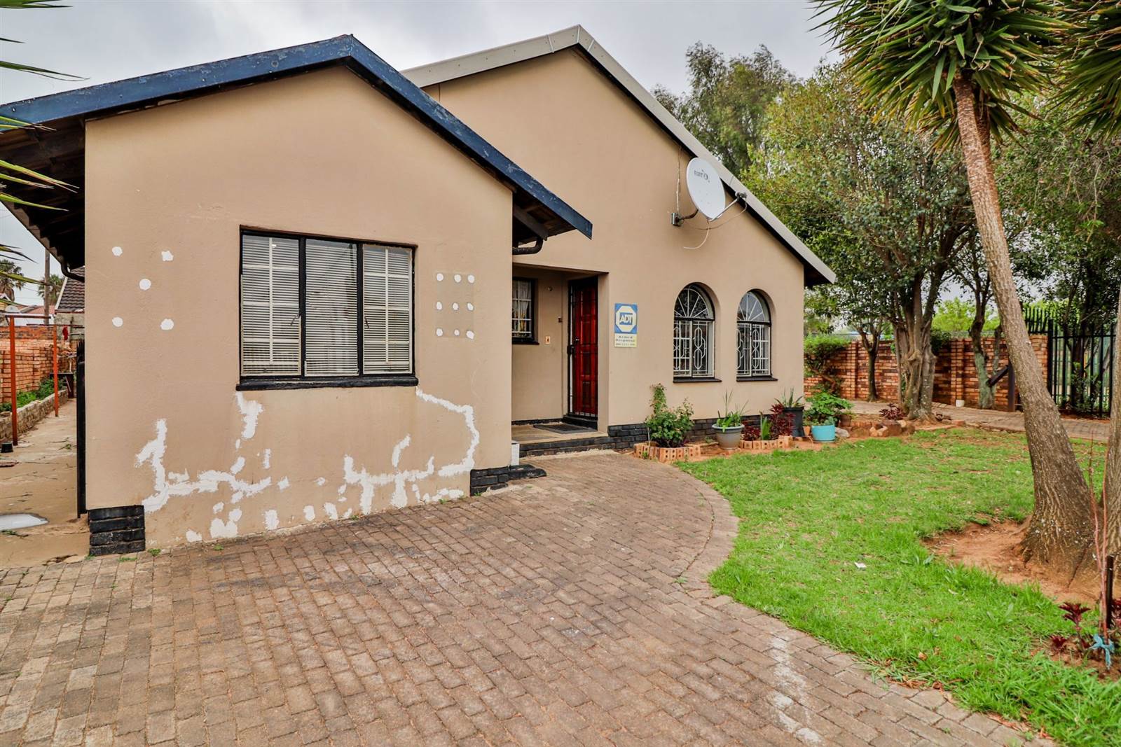 3 Bed House in Lenasia South photo number 24