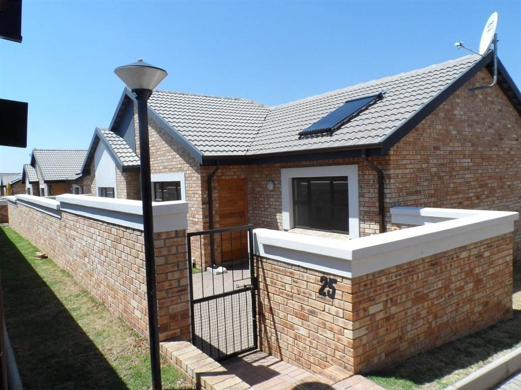 2 Bed Townhouse in Beyers Park photo number 29