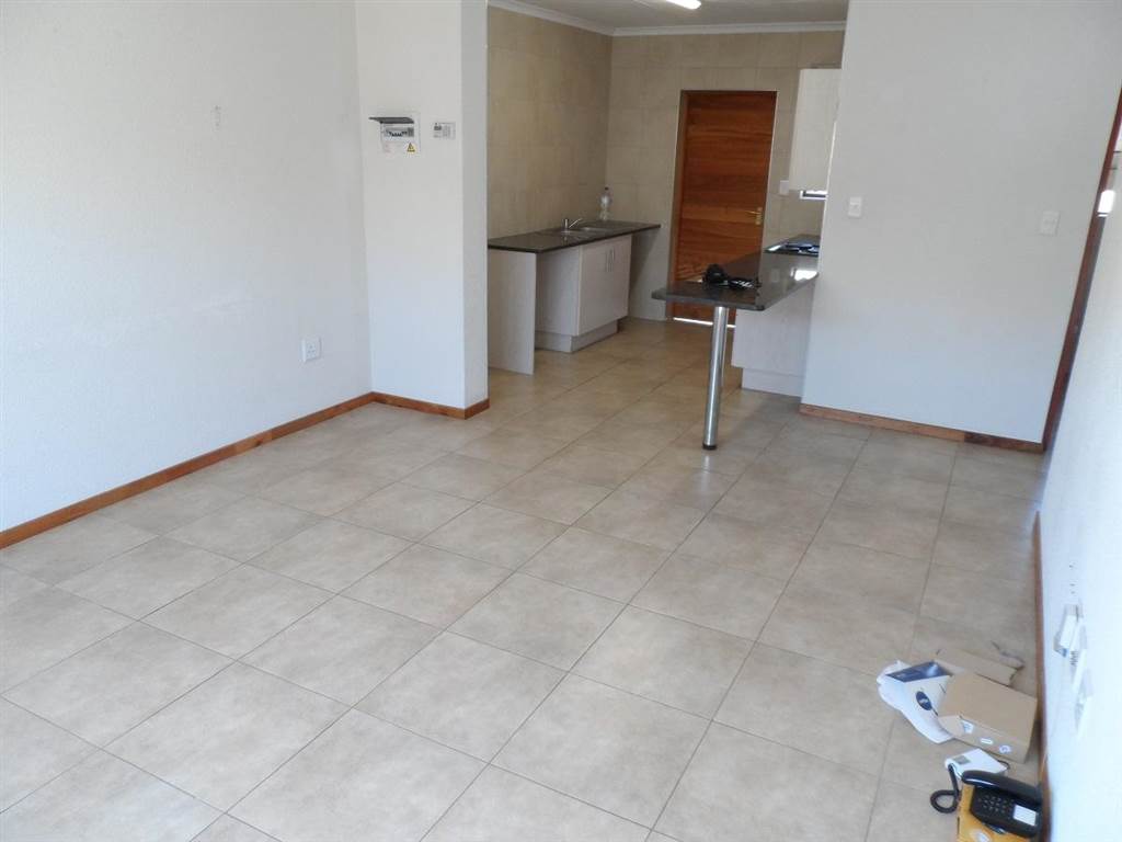2 Bed Townhouse in Beyers Park photo number 2