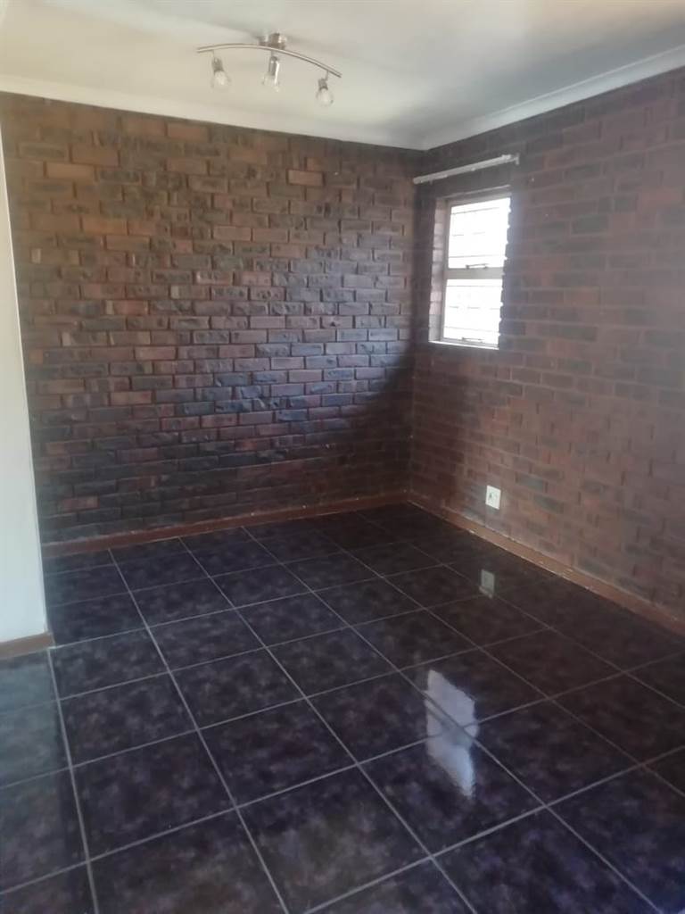 2 Bed Townhouse in Hermanstad photo number 4